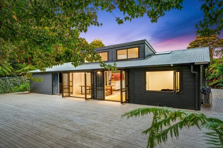 Photo of property in 192 Mountain Road, Henderson Valley, Auckland, 0612