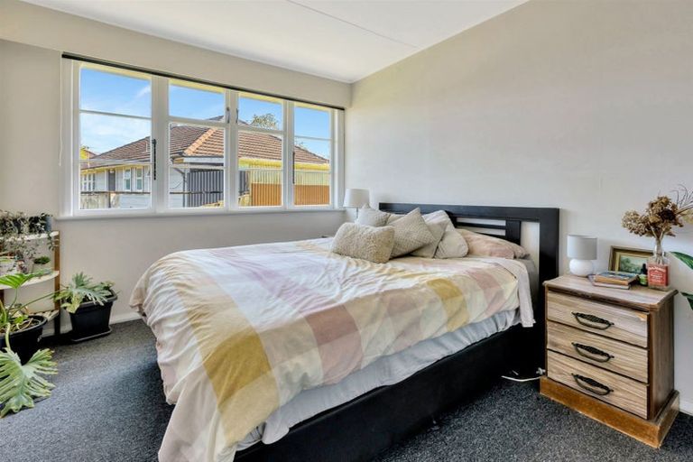 Photo of property in 23 Miro Street, Merrilands, New Plymouth, 4312