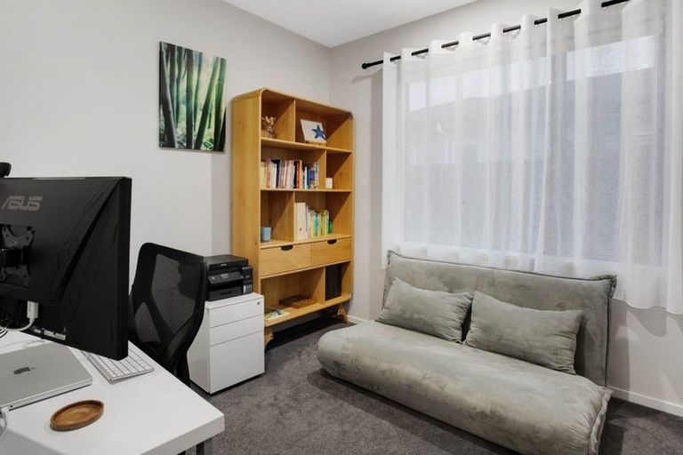 Photo of property in 12 Tarras Road, Kumeu, 0810