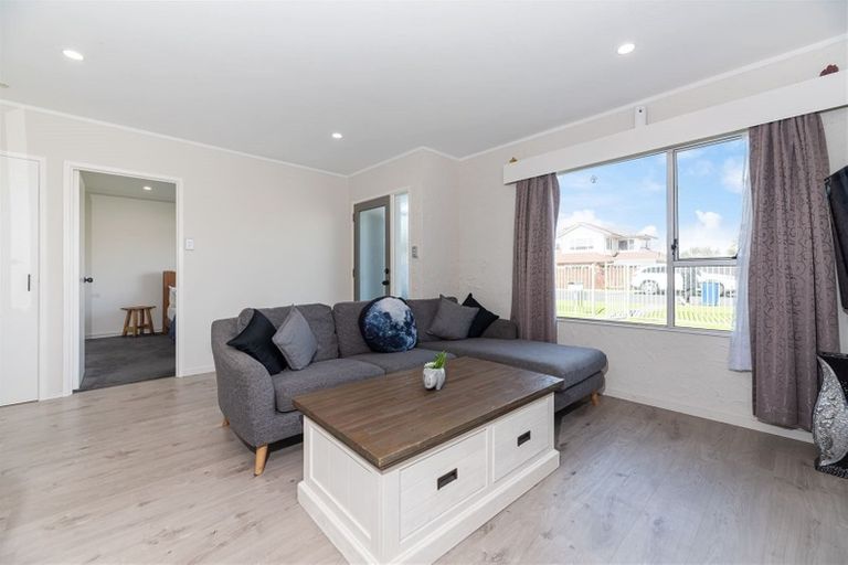 Photo of property in 3/1 Tawa Road, Te Atatu Peninsula, Auckland, 0610