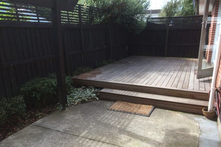 Photo of property in 2/84 Holly Road, St Albans, Christchurch, 8014