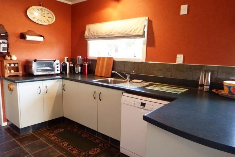 Photo of property in 1961 Parewanui Road, Parewanui, Bulls, 4894