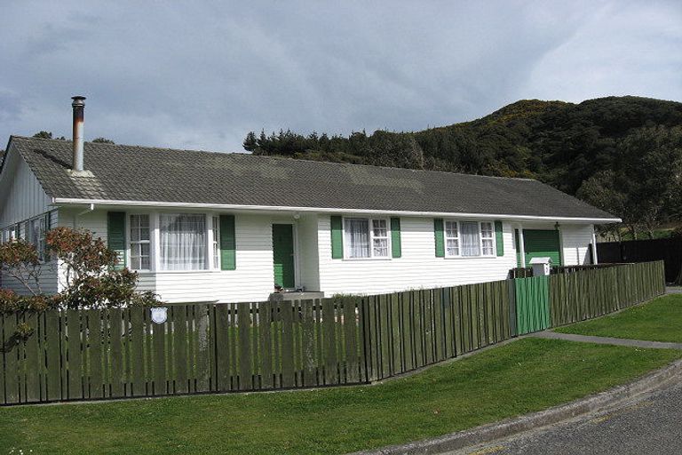 Photo of property in 21 Hamstead Street, Wainuiomata, Lower Hutt, 5014