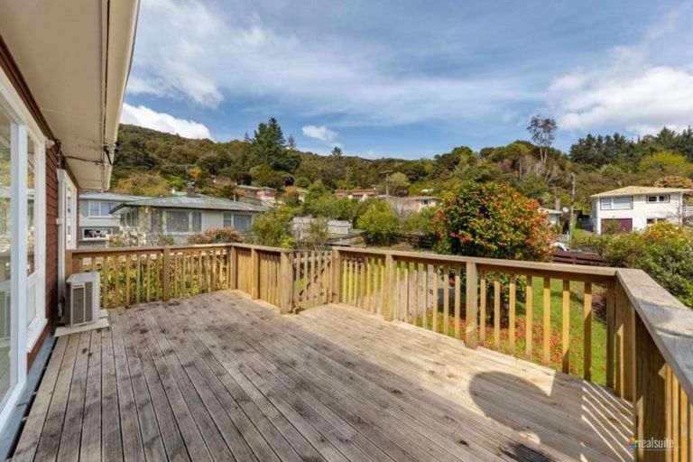 Photo of property in 15 James Grove, Stokes Valley, Lower Hutt, 5019