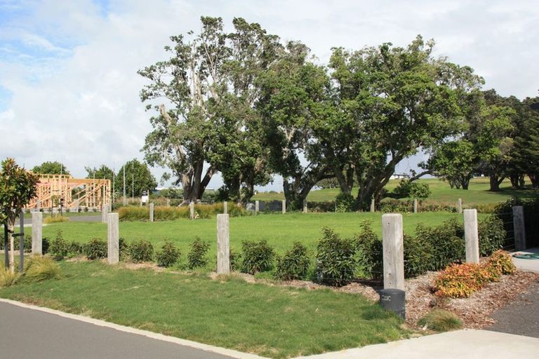 Photo of property in 11 Kotare Drive, Waiwhakaiho, New Plymouth, 4312