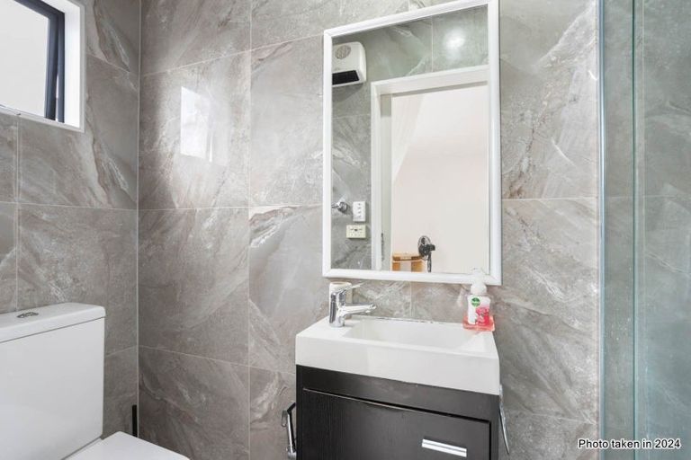 Photo of property in 9/17a Delta Avenue, New Lynn, Auckland, 0600