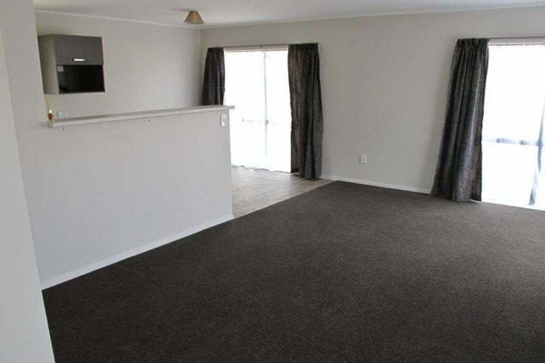 Photo of property in 8 Mayer Place, Ranui, Auckland, 0612