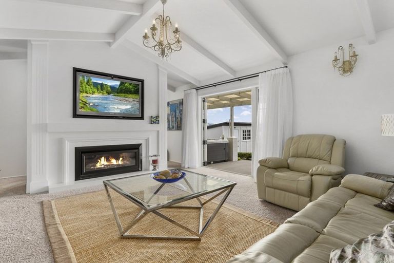 Photo of property in 21 Broadwater Close, Pyes Pa, Tauranga, 3112