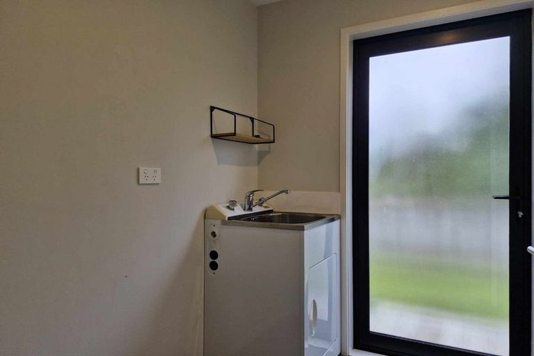 Photo of property in 32b Waiwaka Terrace, Strandon, New Plymouth, 4312