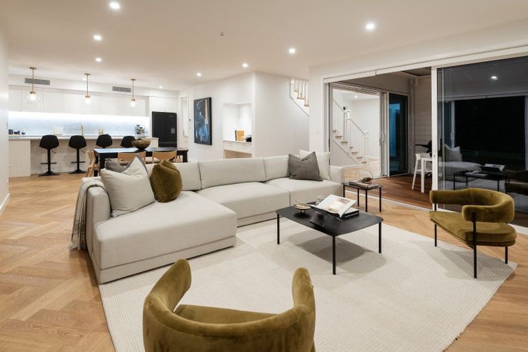 Photo of property in 15 Shelly Beach Parade, Cockle Bay, Auckland, 2014