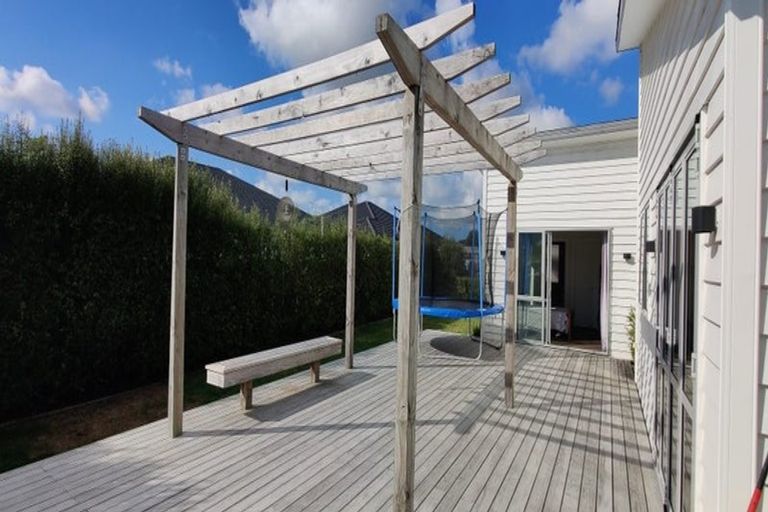 Photo of property in 17 Kuawa Drive, Kumeu, 0810