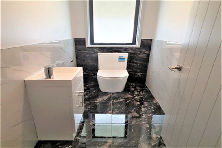 Photo of property in 3 Frederick Place, Whalers Gate, New Plymouth, 4310