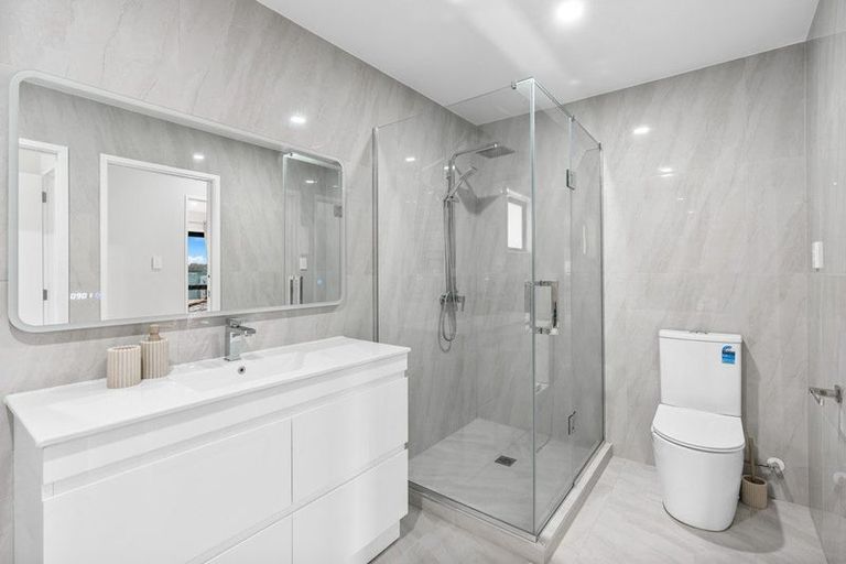 Photo of property in 4 Tawapou Close, Massey, Auckland, 0614