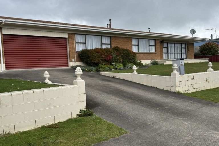 Photo of property in 8 Sandalwood Drive, Dinsdale, Hamilton, 3204