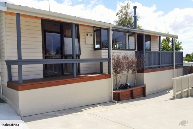 Photo of property in 8 Vincent Drive, Levin, 5510