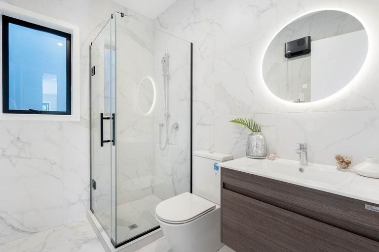 Photo of property in 1 Hea Road, Hobsonville, Auckland, 0616