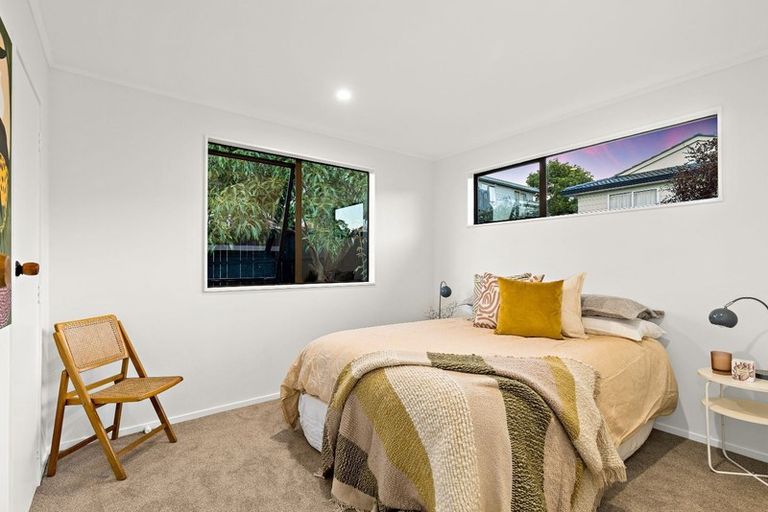 Photo of property in 11 Halloran Place, Massey, Auckland, 0614