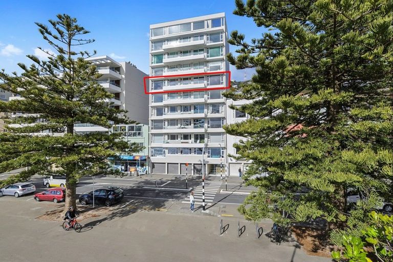 Photo of property in Oriana Apartments, 248 Oriental Parade, Oriental Bay, Wellington, 6011