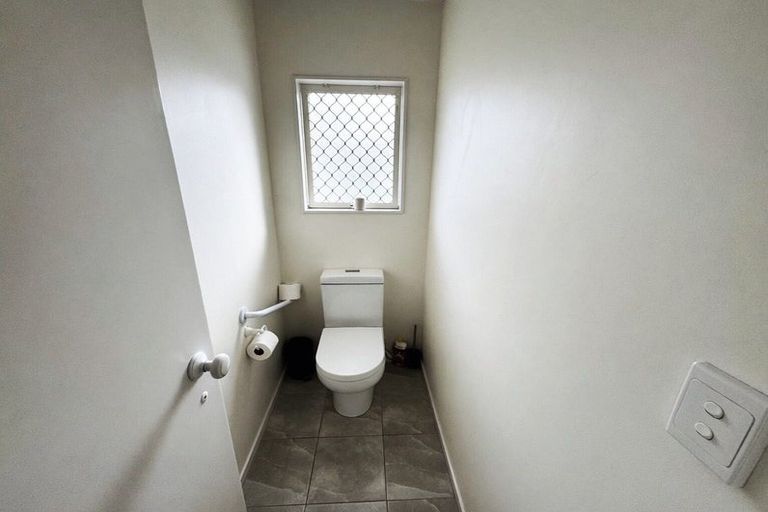 Photo of property in 23 Chalmers Close, Orewa, 0931