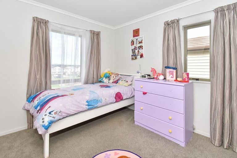 Photo of property in 22 Taiaapure Street, Weymouth, Auckland, 2103