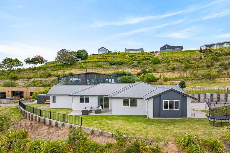 Photo of property in 77 Oak Road, Poraiti, Napier, 4112