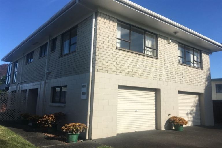 Photo of property in 19 Rosewarne Crescent, Glendene, Auckland, 0602