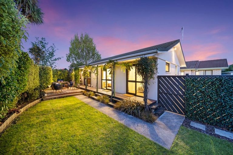 Photo of property in 11 Townshend Crescent, Halswell, Christchurch, 8025