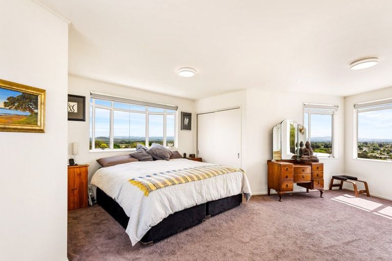 Photo of property in 15 Woodford Heights, Havelock North, 4130