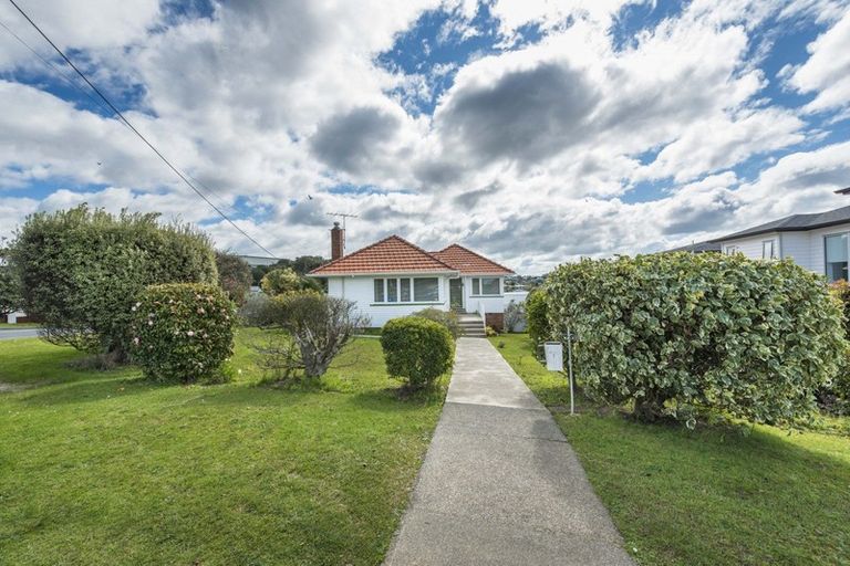 Photo of property in 7 Sunrise Avenue, Murrays Bay, Auckland, 0630