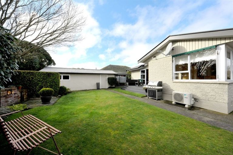 Photo of property in 5 Bendale Place, Avonhead, Christchurch, 8042