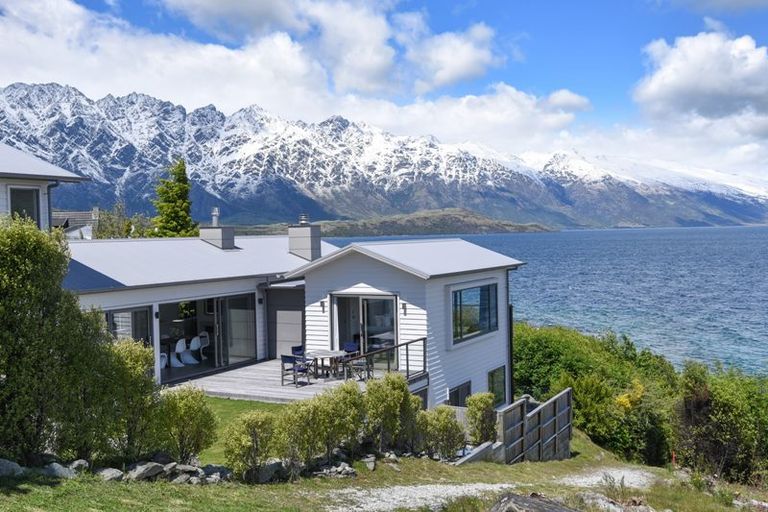 Photo of property in 62 Cedar Drive, Kelvin Heights, Queenstown, 9300