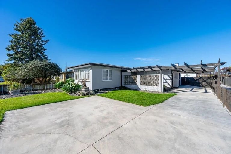 Photo of property in 1 Fleming Crescent, Maraenui, Napier, 4110