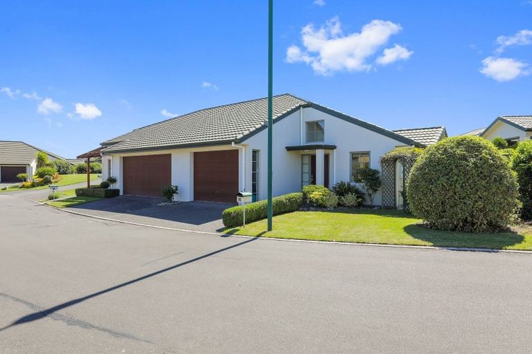 Photo of property in 19 Lakeridge Close, Rangatira Park, Taupo, 3330