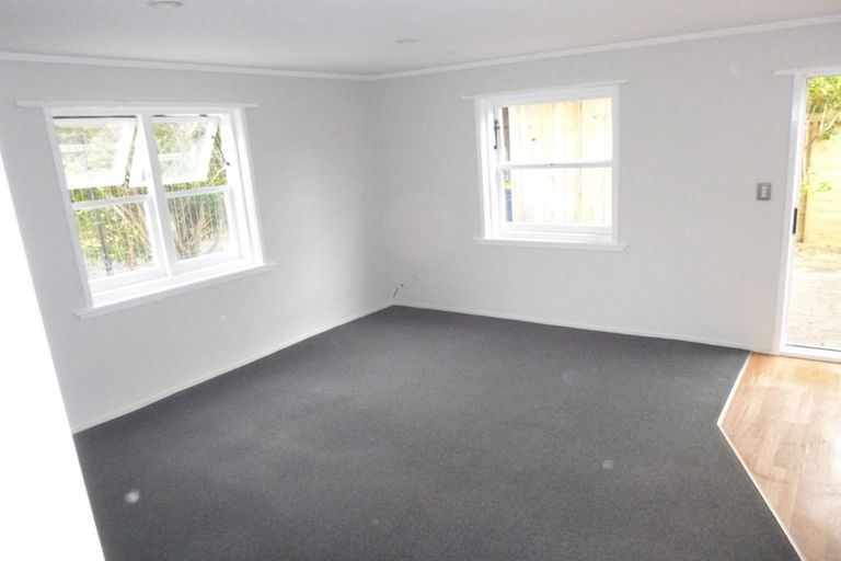 Photo of property in 22 Raymond Terrace, Northcote, Auckland, 0627