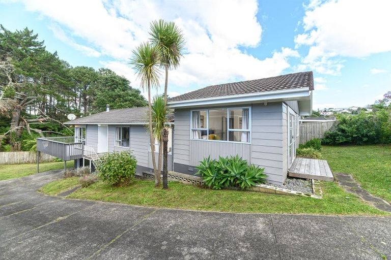 Photo of property in 27 Lavery Place, Sunnynook, Auckland, 0632