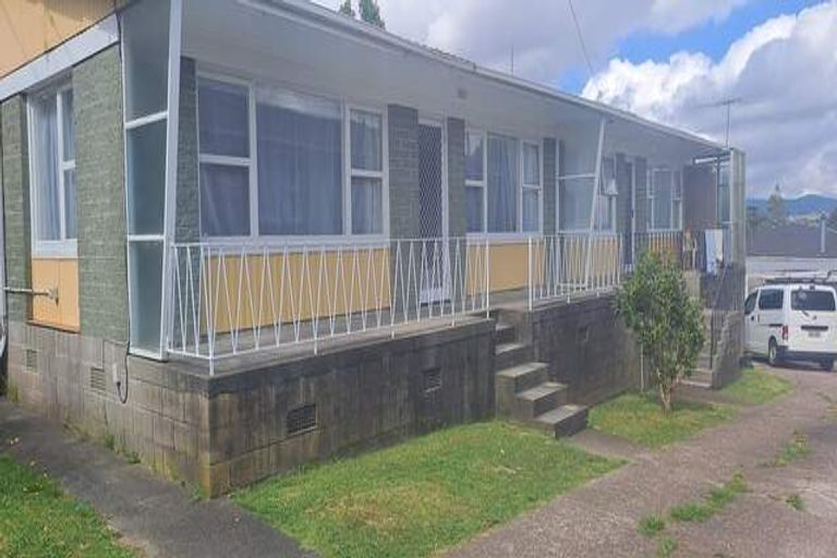 Photo of property in 1/96 Te Atatu Road, Te Atatu South, Auckland, 0610