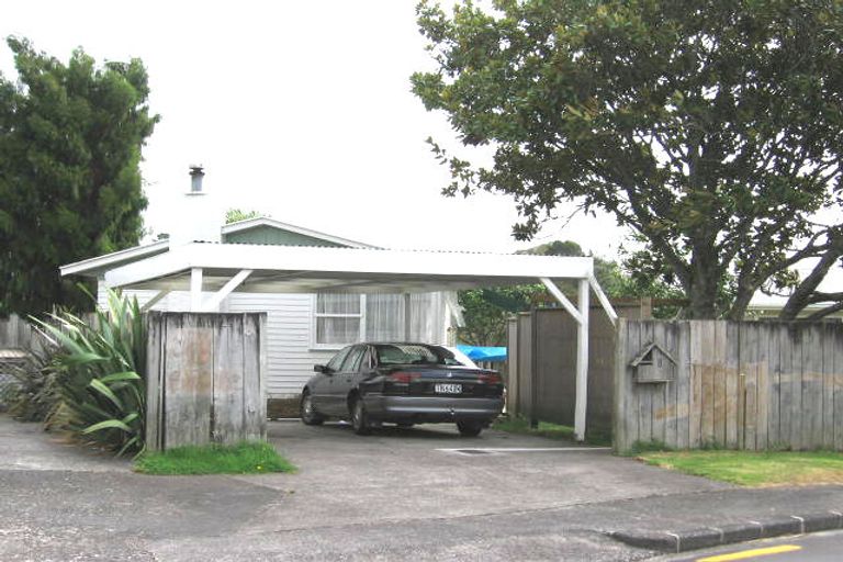 Photo of property in 1/8 Gregg Place, Sunnyvale, Auckland, 0612