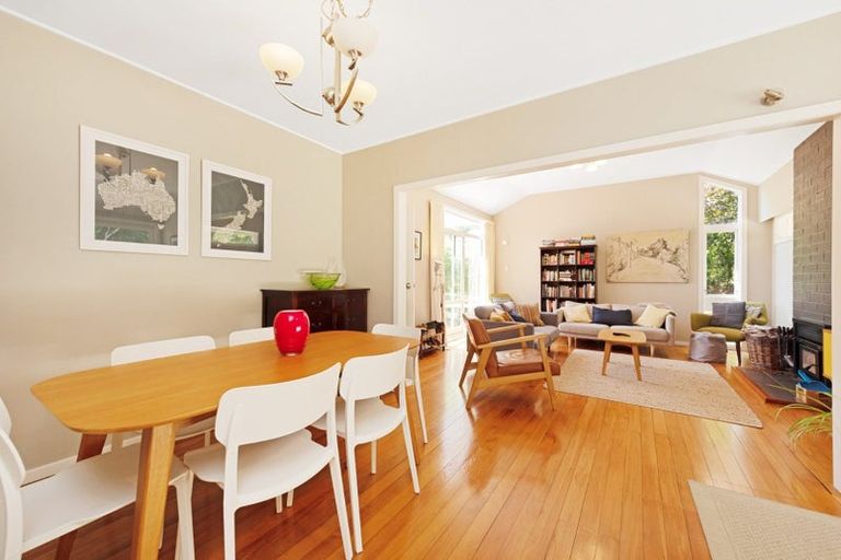 Photo of property in 47 Rona Street, Eastbourne, Lower Hutt, 5013