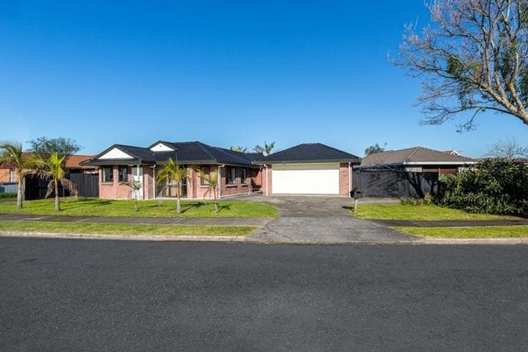 Photo of property in 1 Waylen Place, Burswood, Auckland, 2013