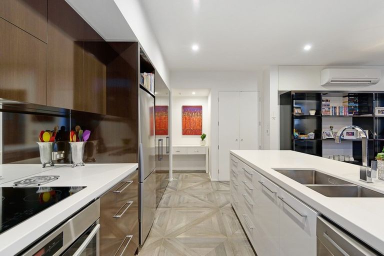 Photo of property in 2/2a Dorset Street, Christchurch Central, Christchurch, 8013