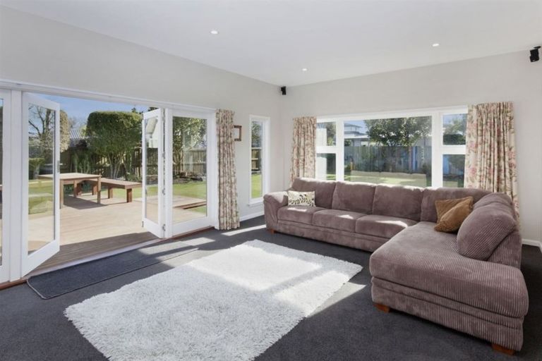 Photo of property in 73 Paparoa Street, Papanui, Christchurch, 8053