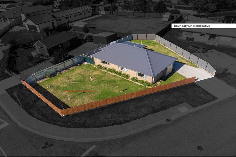 Photo of property in 2 Half Time Close, Omakau, 9376