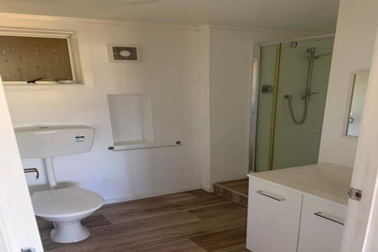 Photo of property in 30 Glenelg Road, Red Beach, 0932