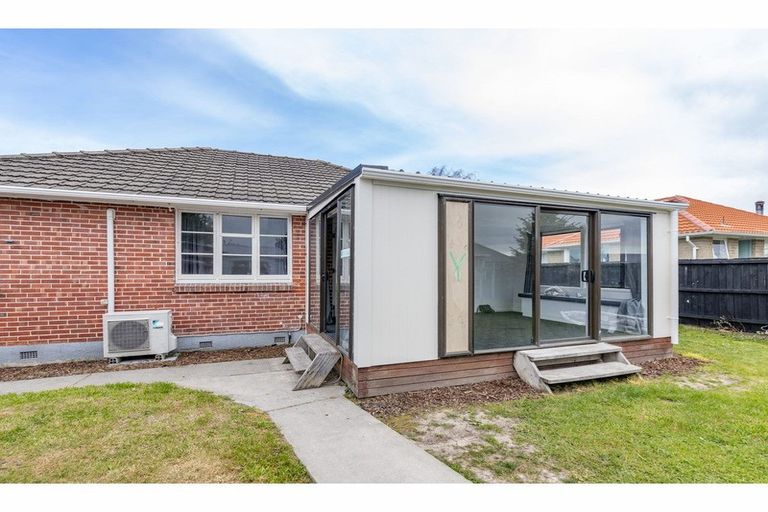 Photo of property in 8 Grosvenor Street, Redwood, Christchurch, 8051