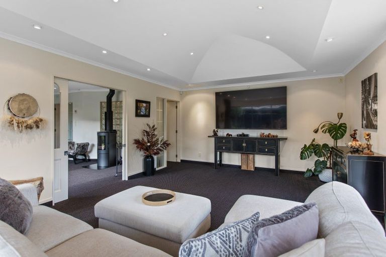 Photo of property in 22 Kinross Drive, Merrilands, New Plymouth, 4312