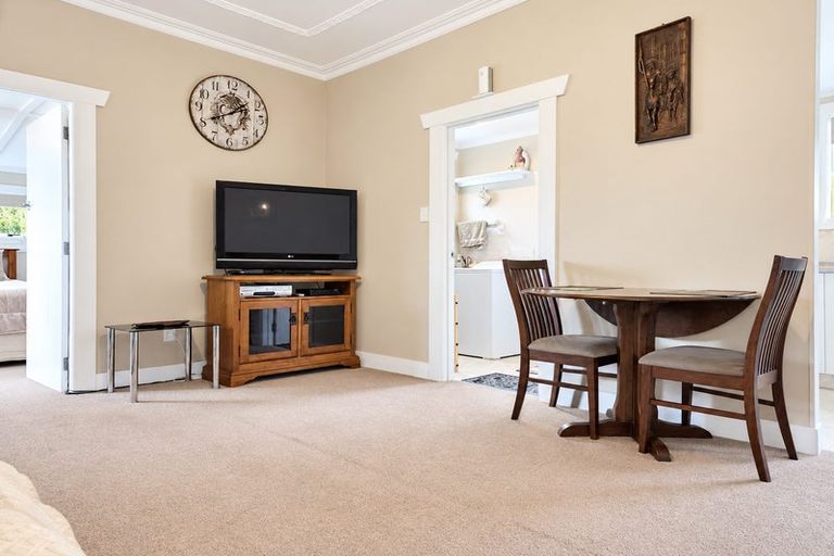 Photo of property in 27 Ngamotu Road, Moturoa, New Plymouth, 4310