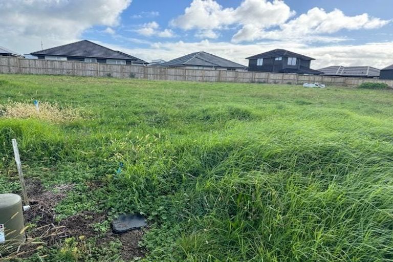 Photo of property in 10 Whata Street, Clarks Beach, 2122