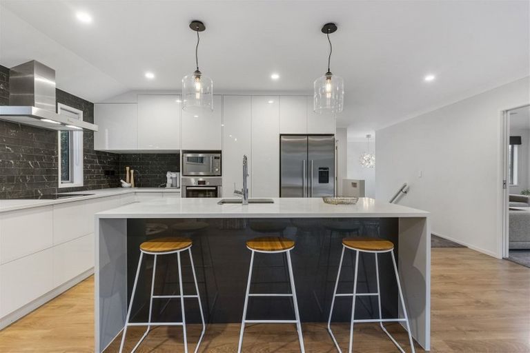 Photo of property in 21 Channel Road, Campbells Bay, Auckland, 0630