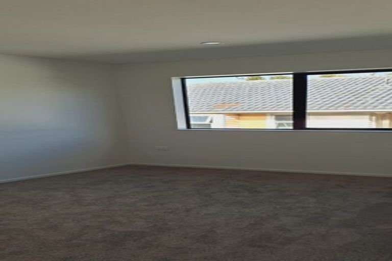 Photo of property in 5/149 Tirimoana Road, Te Atatu South, Auckland, 0602