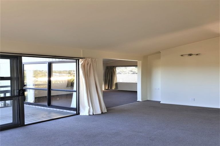 Photo of property in 38 Tree View Avenue, Glenfield, Auckland, 0629